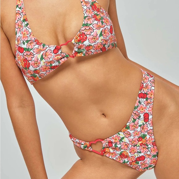 Blackbough Berry Cherry Thea Set, S top, M bottom - Picture 1 of 4